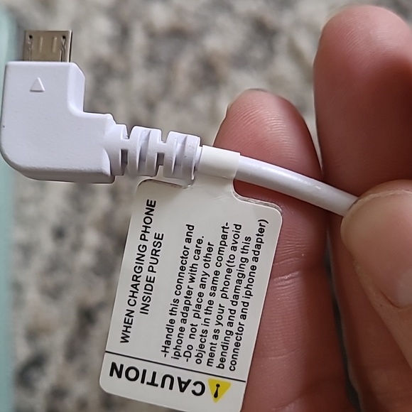 Handbag Butler Wristlet with charging port - Picture 3 of 9